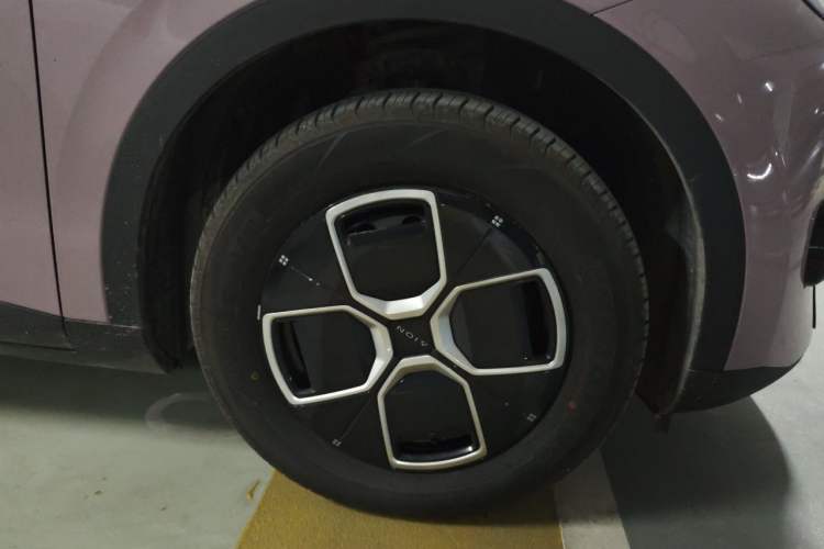 Used AION UT Super 2026 Model: Standard Edition Right Front Wheel Hub