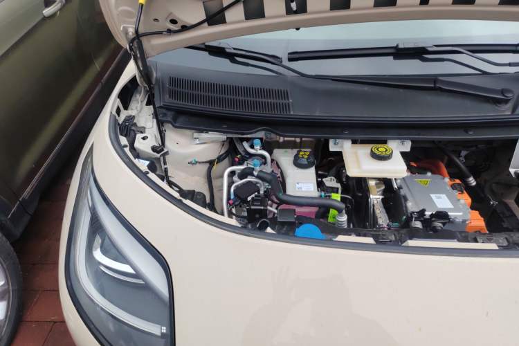 Used AION UT Super 2026 Model: Standard Edition Engine Bay Right