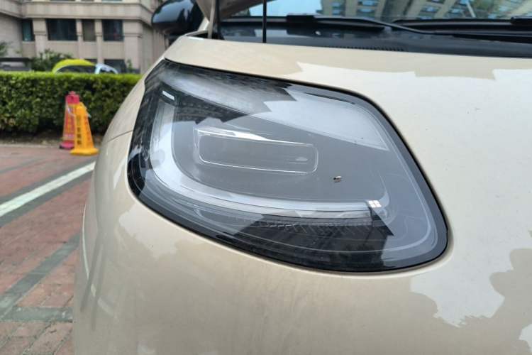 Used AION UT Super 2026 Model: Standard Edition Right Front Headlight