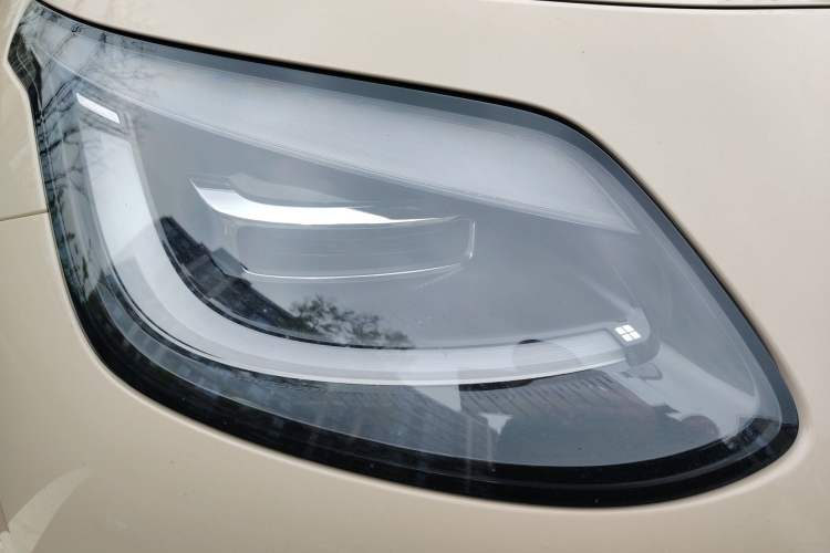 Used AION UT Super 2026 Model: Standard Edition Right Front Headlight