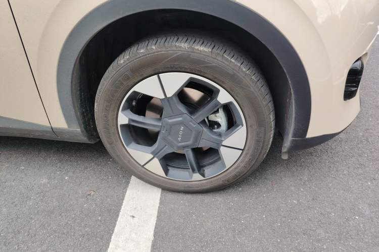 Used AION UT Super 2026 Model: Standard Edition Right Front Wheel Hub