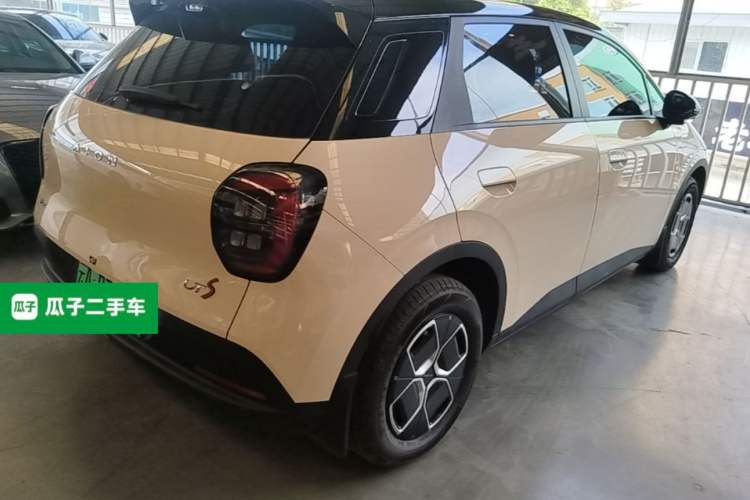 Used AION UT Super 2026 Model: Standard Edition Rear Right 45 Deg