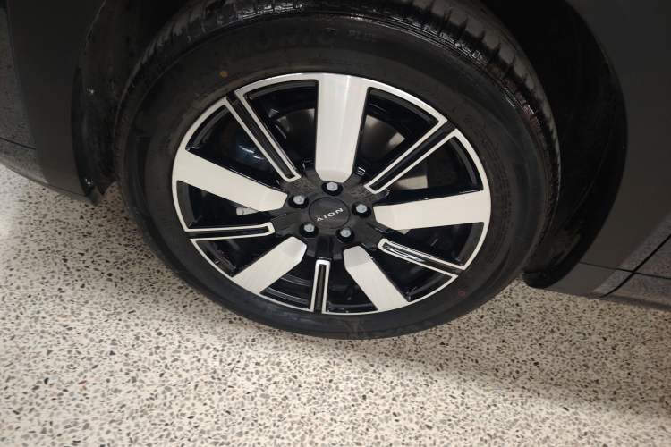 Used AION i60 2026 Model 210 Standard Edition Left Front Wheel Hub