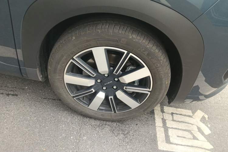 Used AION i60 2026 Model 210 Standard Edition Right Front Wheel Hub