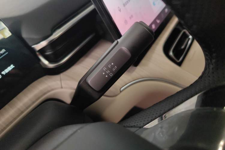 Used AION i60 2026 Model 210 Standard Edition Gear Lever