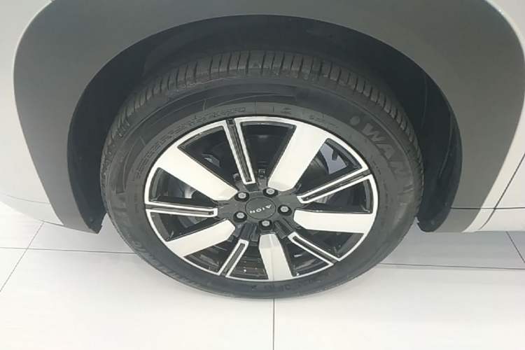 Used AION i60 2026 Model 210 Standard Edition Left Front Wheel Hub