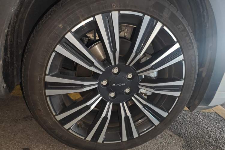 Used AION i60 2026 Model 210 Advanced Edition Right Front Wheel Hub