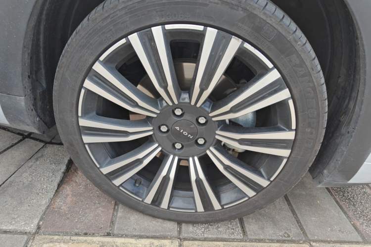 Used AION i60 2026 Model 530 Advanced Edition Right Front Wheel Hub