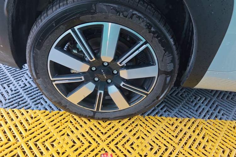 Used AION i60 2026 Model 210 Standard Edition Right Rear Wheel Hub