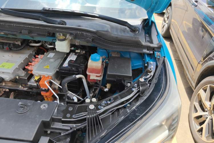 Used AION LX 2019 80D Engine Bay Left