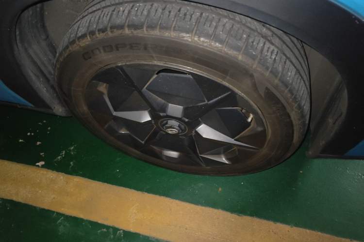 Used AION LX 2019 80 Right Front Wheel Hub
