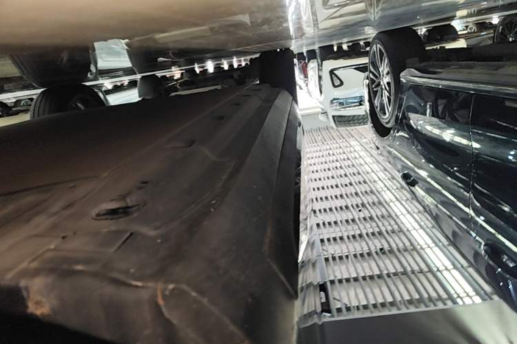 Used AION LX 2019 80D Right Side Sill
