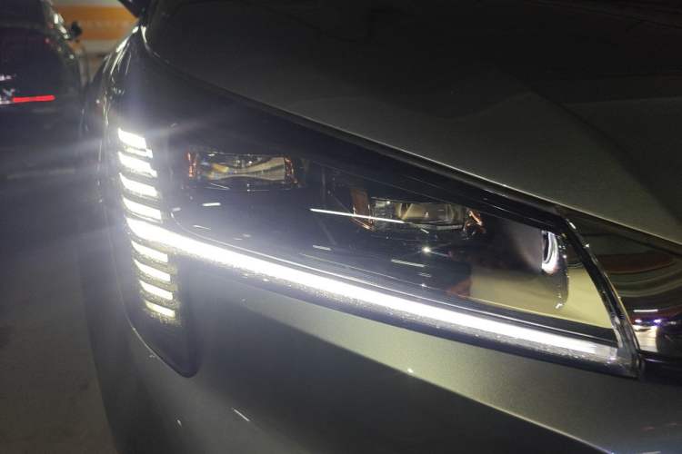 Used AION LX 2019 80 Right Front Headlight