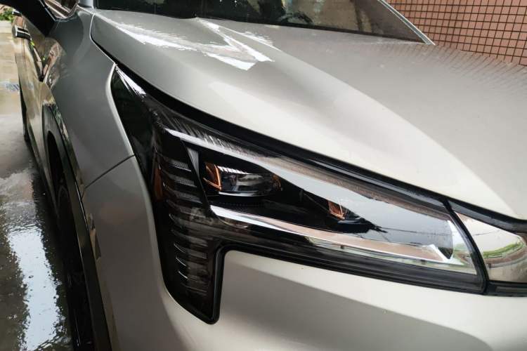 Used AION LX 2019 60 Right Front Headlight