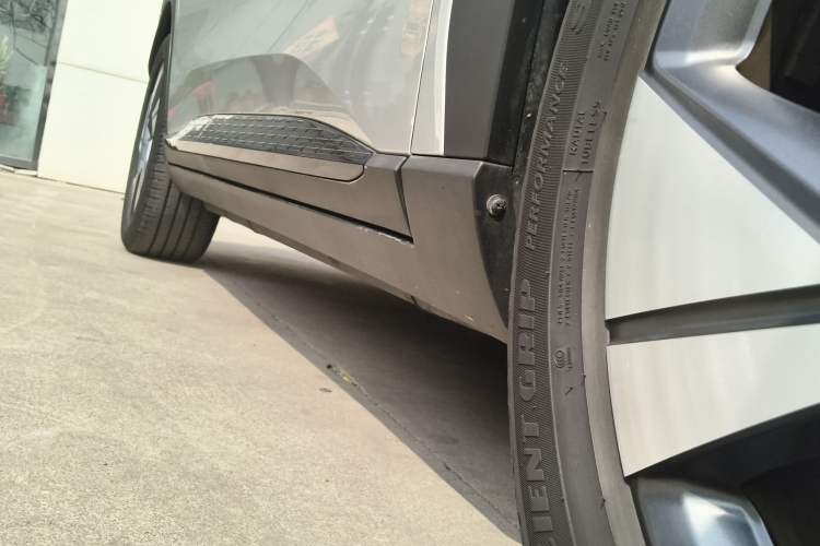 Used AION LX 2019 80 Right Side Sill