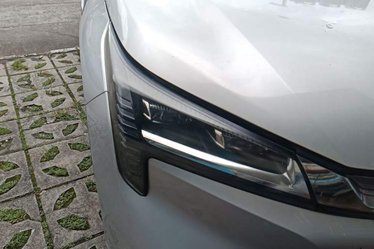Used AION LX 2019 80D Right Front Headlight