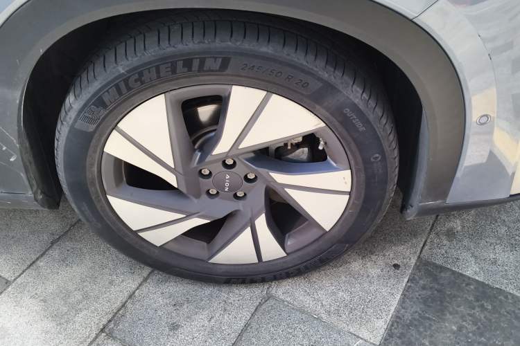 Used AION LX 2022 Plus 80D Flagship Edition Right Front Wheel Hub