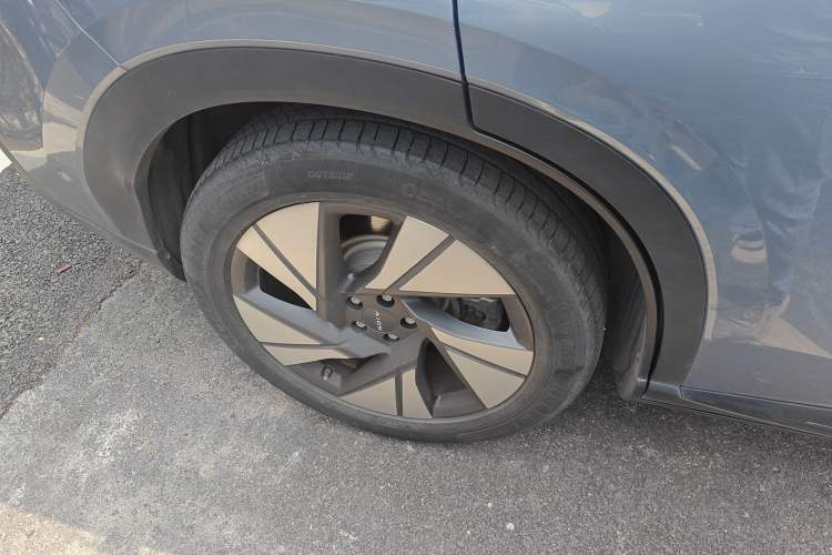 Used AION LX 2022 Plus 80D Flagship Edition Right Rear Wheel Hub