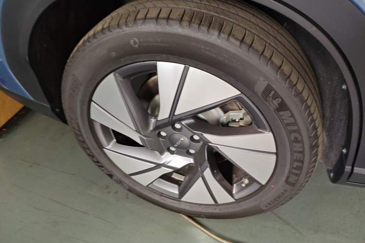 Used AION LX 2022 Plus 80D Flagship Edition Right Rear Wheel Hub