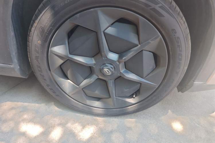 Used AION LX 2022 Plus 80D Flagship Edition Right Front Wheel Hub