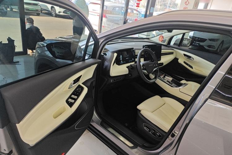 Used AION LX 2022 Plus 80 Smart Premium Edition Interior 3