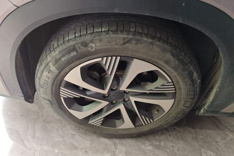 Used AION LX 2022 Plus 80 Smart Premium Edition Left Front Wheel Hub