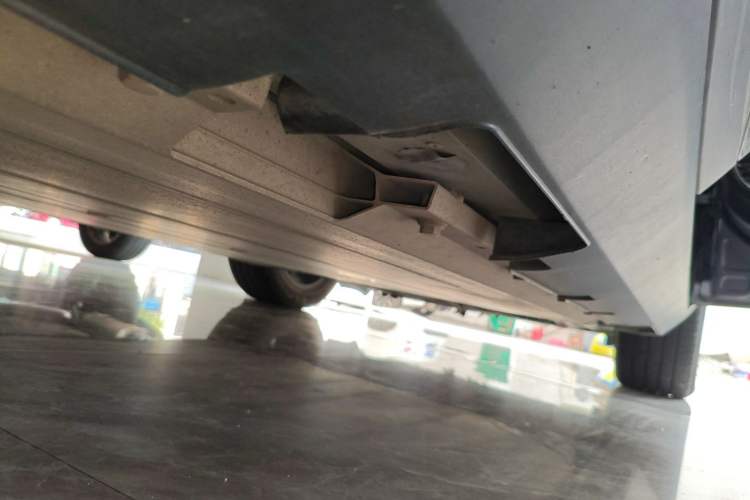 Used AION LX 2022 Plus 80 Smart Premium Edition Right Side Sill