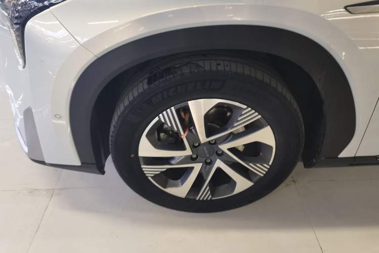 Used AION LX 2022 Plus 80 Smart Premium Edition Left Front Wheel Hub