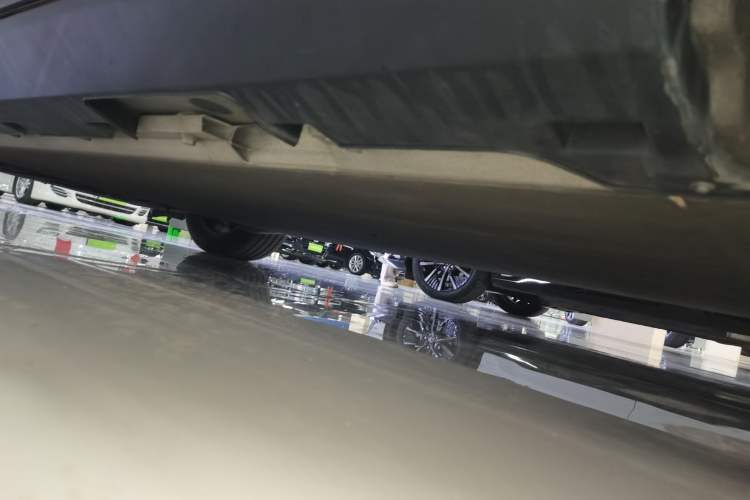 Used AION LX 2022 Plus 80 Smart Premium Edition Left Side Sill