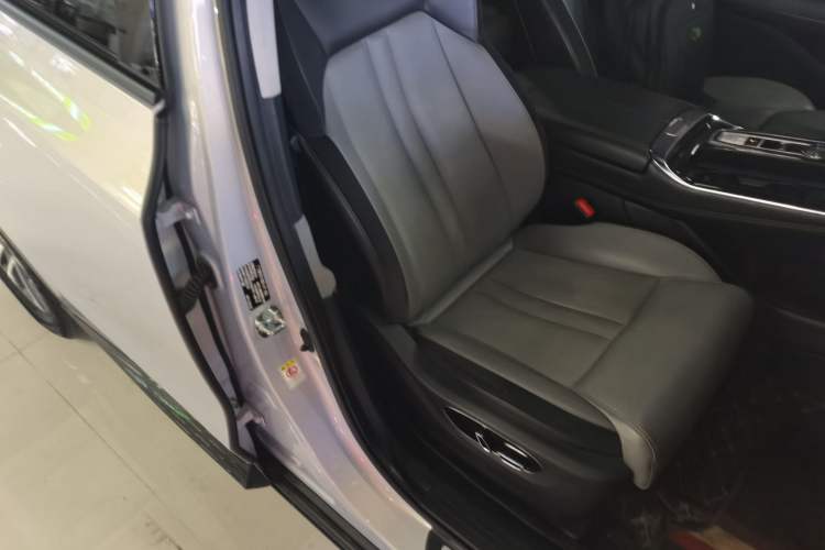 Used AION LX 2022 Plus 80 Smart Premium Edition Right Front Seat