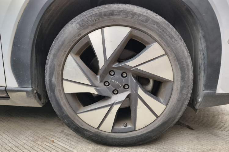 Used AION LX 2022 Plus 80D Flagship Edition Right Front Wheel Hub