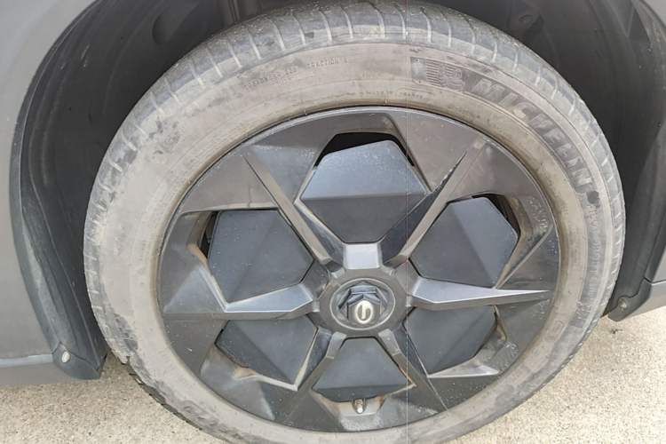 Used AION LX 2022 Plus 80D Flagship Edition Right Front Wheel Hub