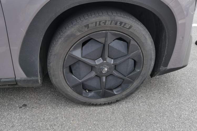 Used AION LX 2022 Plus 80D Flagship Edition Right Front Wheel Hub