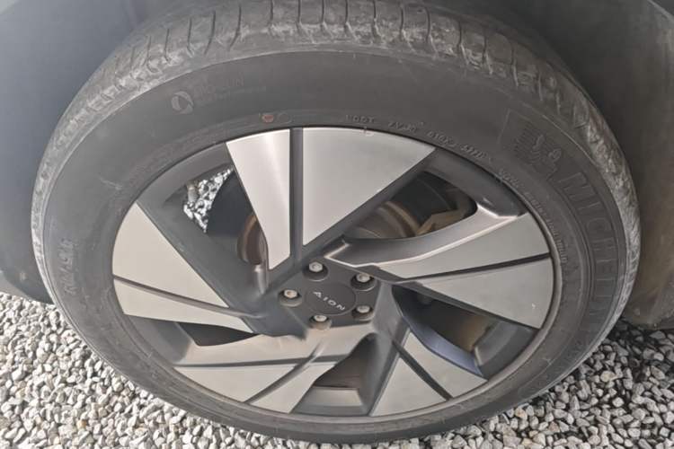 Used AION LX 2022 Plus 80D Flagship Edition Right Rear Wheel Hub