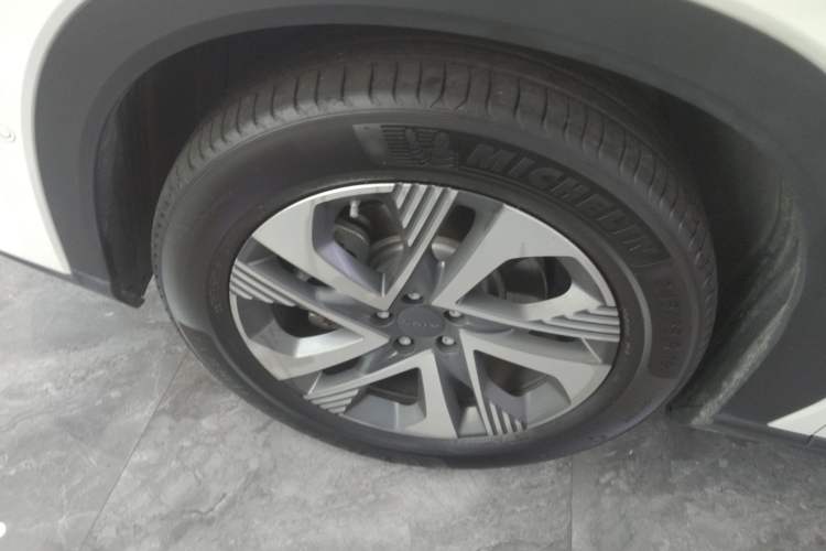 Used AION LX 2022 Plus 80 Smart Premium Edition Left Front Wheel Hub