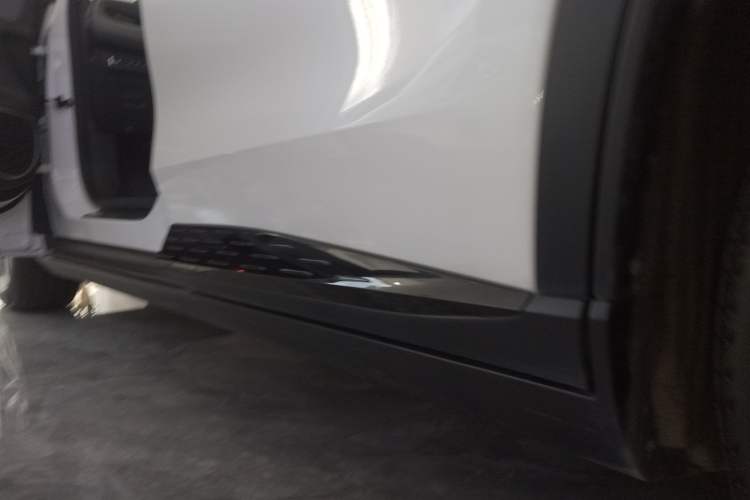Used AION LX 2022 Plus 80 Smart Premium Edition Left Side Sill