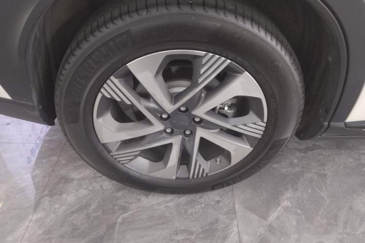 Used AION LX 2022 Plus 80 Smart Premium Edition Right Rear Wheel Hub