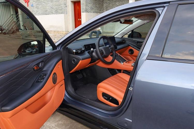 Used AION RT 2025 650 LiDAR Edition Interior 1