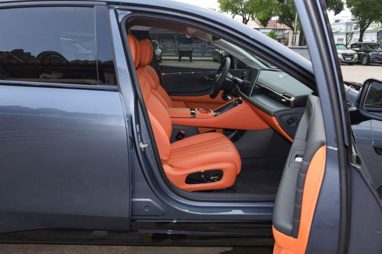 Used AION RT 2025 650 LiDAR Edition Right Front Seat