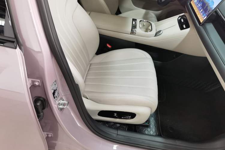 Used AION RT 2025 650 LiDAR Edition Right Front Seat