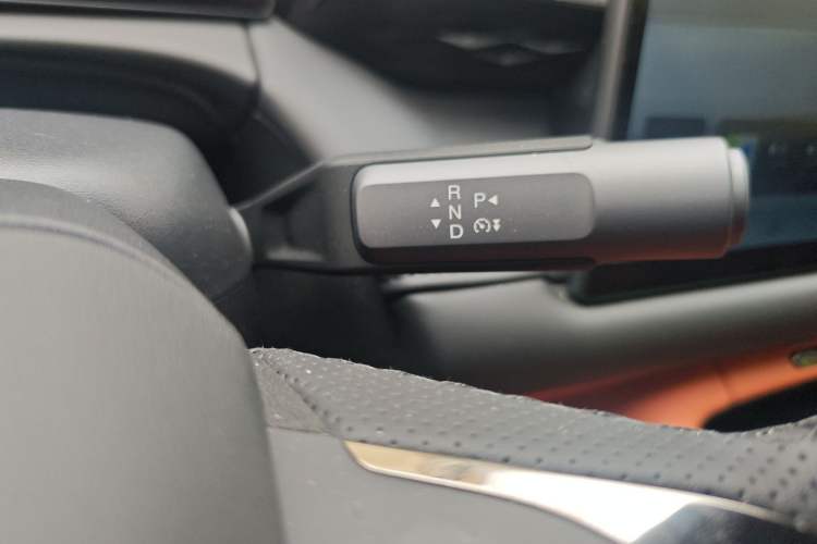 Used AION RT 2025 520 Smart Enjoy Edition Gear Lever