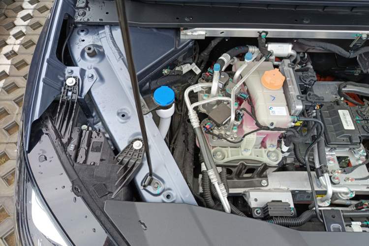 Used AION RT 2025 650 LiDAR Edition Engine Bay Right