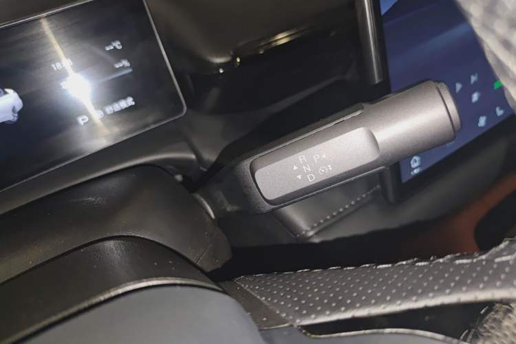 Used AION RT 2025 520 Smart Luxury Edition Gear Lever