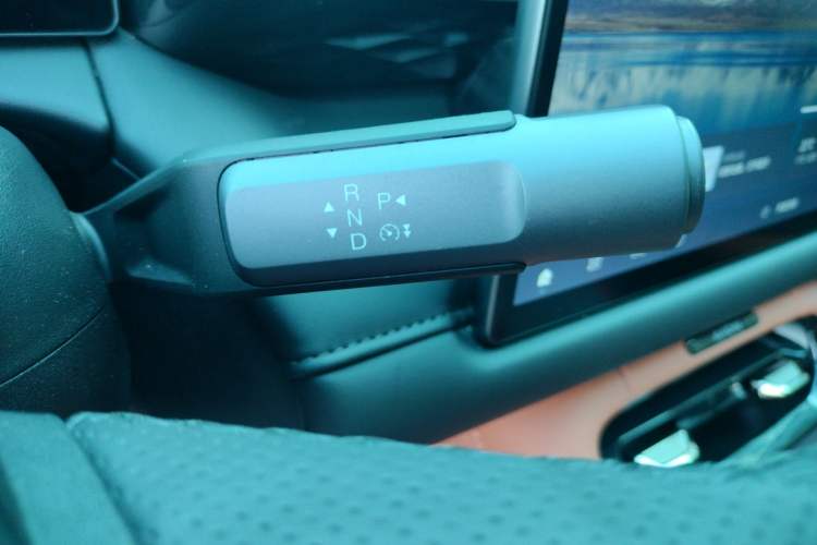 Used AION RT 2025 520 Smart Enjoy Edition Gear Lever