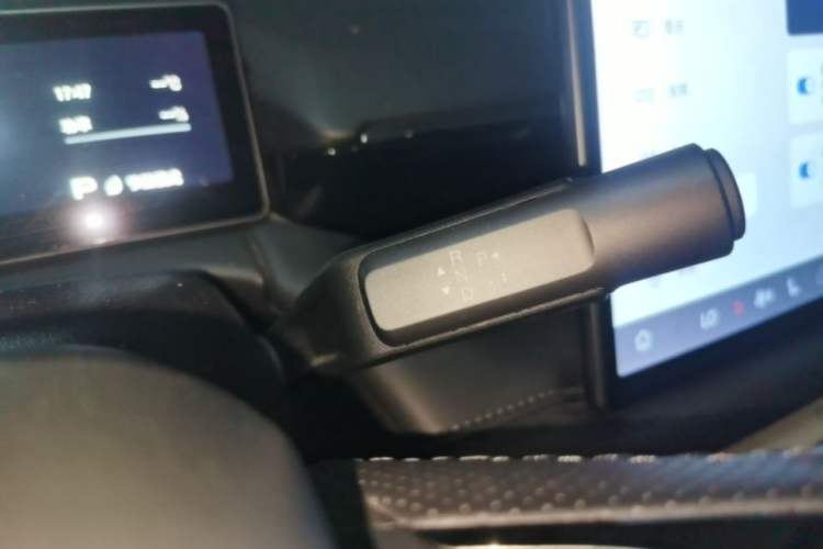 Used AION RT 2025 650 LiDAR Edition Gear Lever