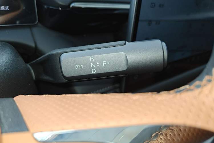 Used AION RT 2025 520 Smart Enjoy Edition Gear Lever