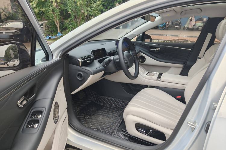 Used AION RT 2025 650 LiDAR Edition Interior 2