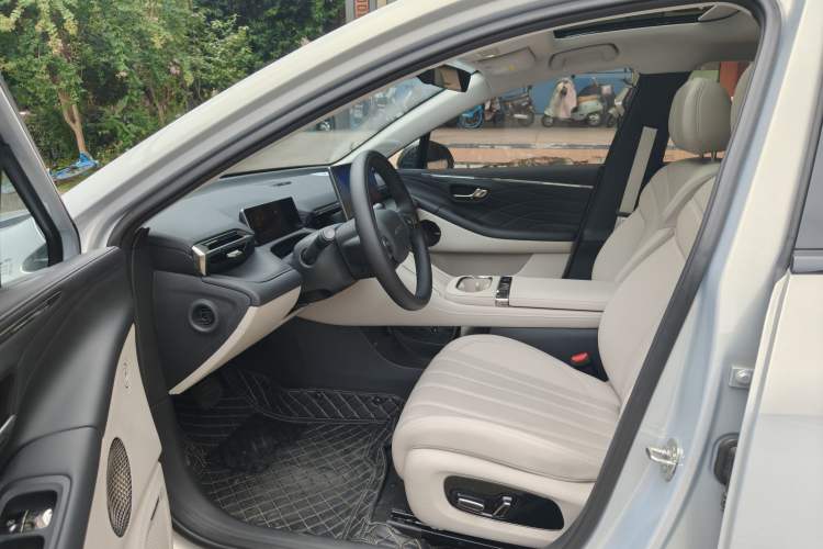 Used AION RT 2025 650 LiDAR Edition Interior 3