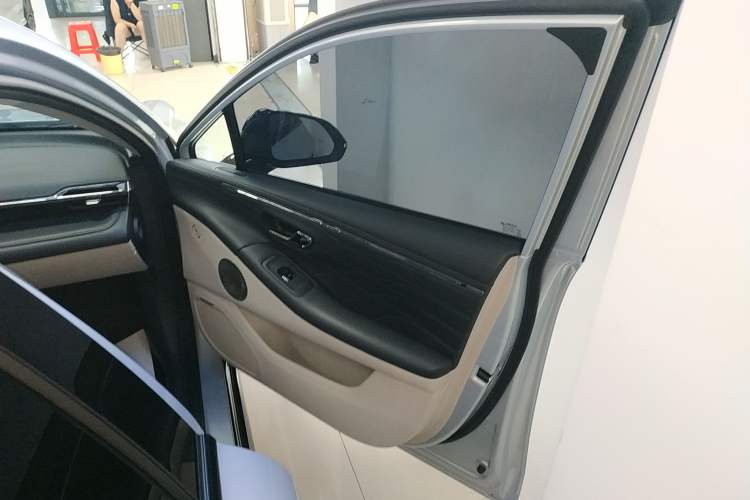 Used AION RT 2025 650 LiDAR Edition Interior 5