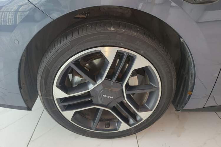 Used AION RT 2025 650 LiDAR Edition Left Front Wheel Hub